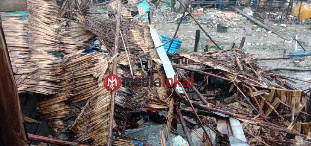 Angin Puting Beliung Landa Kuala Selat Inhil, Rumah Warga Luluh Lantak