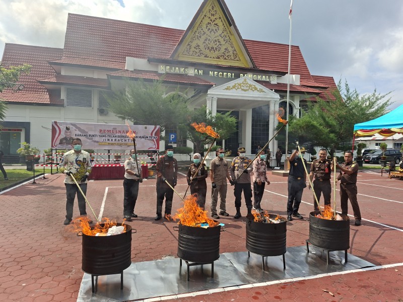 Kejari Bengkalis Musnahkan Barang Bukti Dari 110 Perkara Incracht