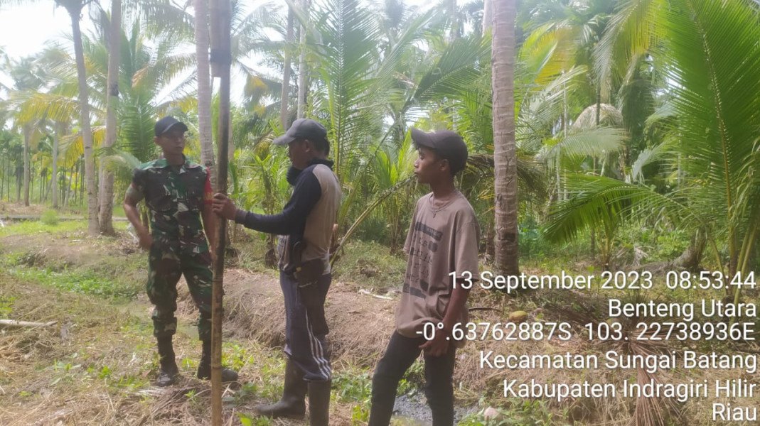 Babinsa Koramil 07/Reteh Turun Untuk Meninjau Langsung Lahan dan Hutan Warga