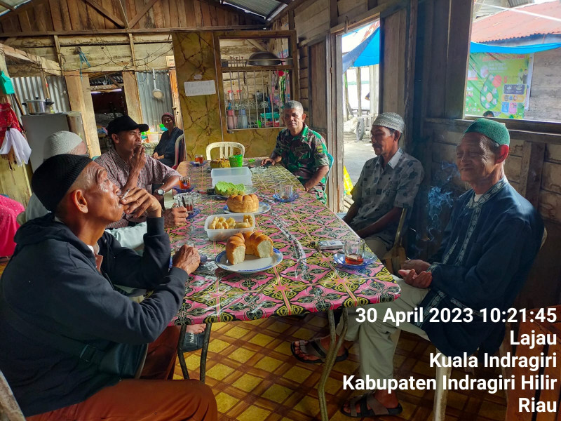 Babinsa Koramil 04/Kuindra Tanamkan Rasa Peduli Terhadap Lingkungan Sekitar