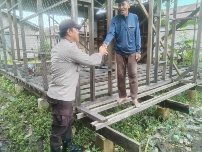 Kegiatan Door To Door System, Aiptu Safrizal Zufri Bhabinkamtibmas Simpang Gaung  Sampaikan Pesan Kamtibmas