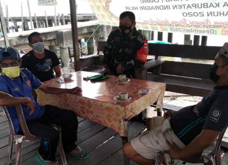 Cegah Covid-19 di Tanjung Lajau, Babinsa Sosialisasikan Protokol Kesehatan
