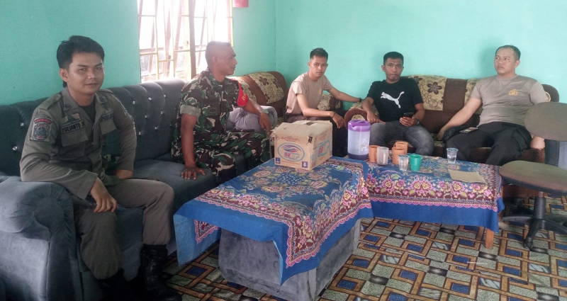 Babinsa Koramil 04/Kuindra Gelar Komsos: Meningkatkan Kesadaran dan Keharmonisan Masyarakat