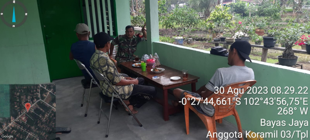Jalin Silaturahmi Dan Kedekatan Dengan Warga, Babinsa 03/Tpl Terima Kunjungan Warga Binaan