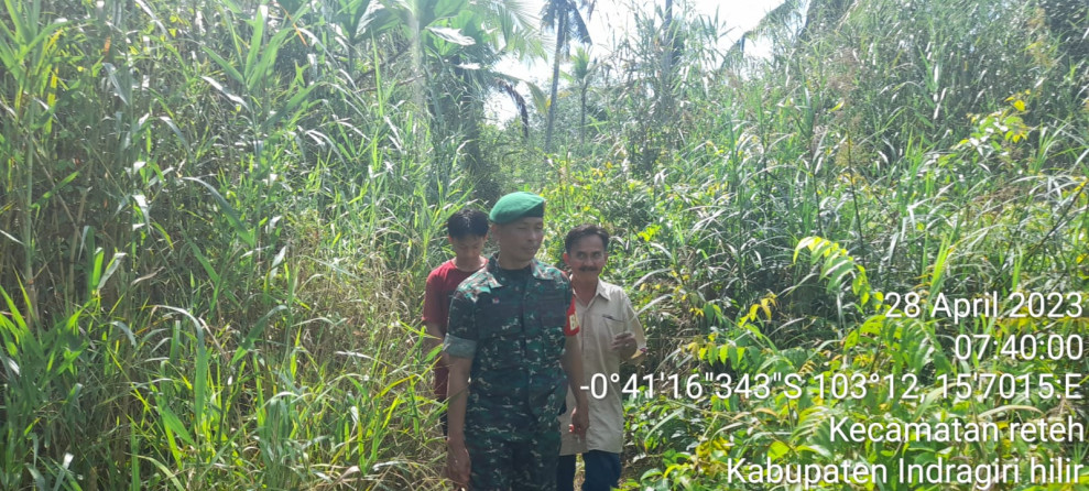 Babinsa Koramil 07/Reteh Patroli dan Sosialisasi Secara Rutin di Wilayah Binaan