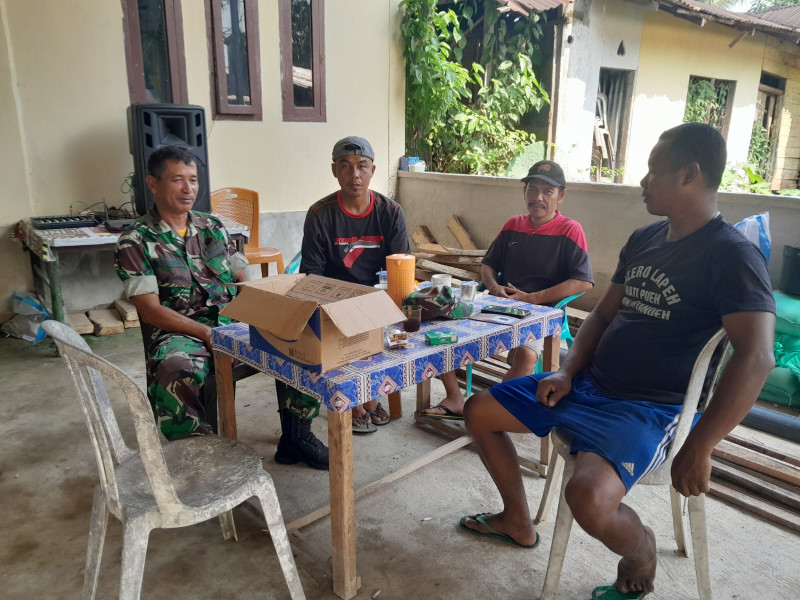 Jaga Silaturahmi, Koramil 07/Reteh Terus Menghimbau Warga Untuk Berhati-hati Jika Bepergian