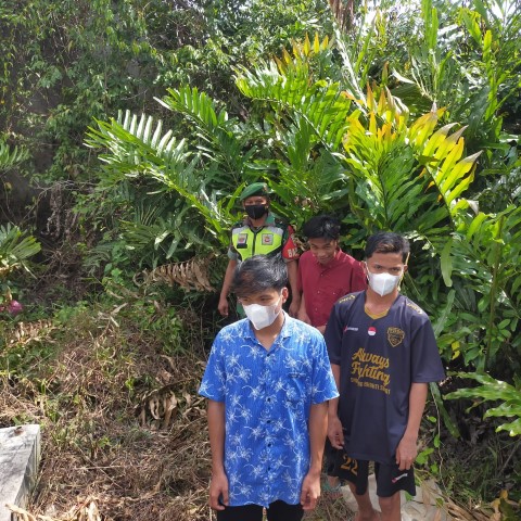 Cuaca Panas, Babinsa Koramil 04/Kuindra Berikan Himbauan Karhutla