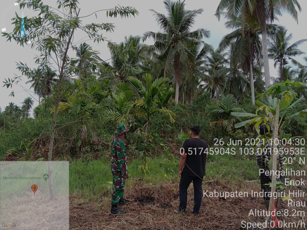 Personil Koramil 02/Tanah Merah Lakukan Patroli Karhutla di Perbatasan Sungai Rukam