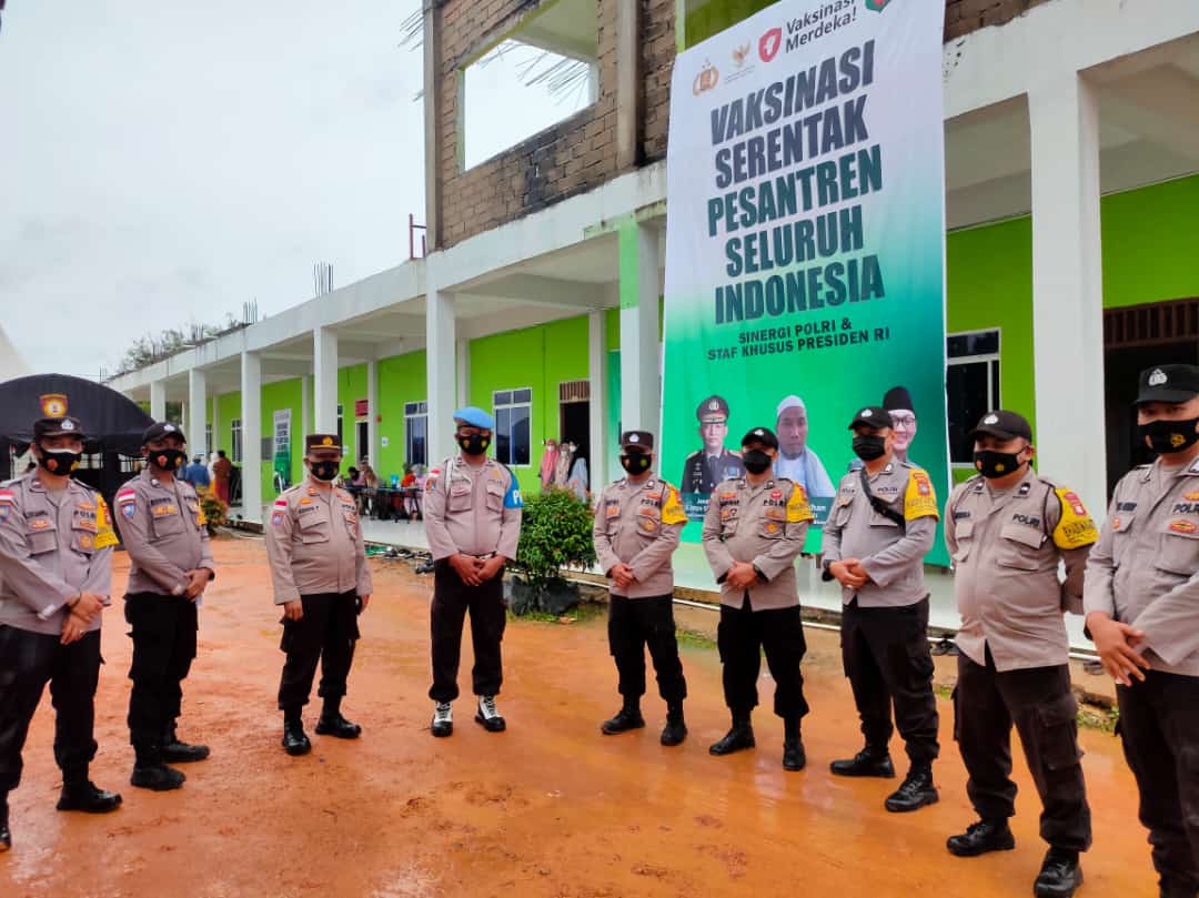 Polres Bintan Sukseskan Vaksinasi Serentak Pondok Pasantren  Polres Bintan Sukseskan Vaksinasi Serentak Pondok Pasantren