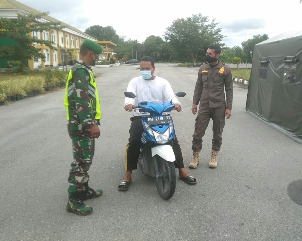 Aparat TNI/Polri dan Satpol PP  Siak Laksanakan Pengamanan Tempat Isolasi