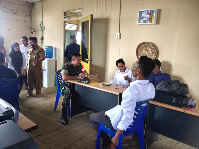 Babinsa Kopda Irawan Jalin Hubungan Baik Sekaligus Wujudkan Pemilu Damai