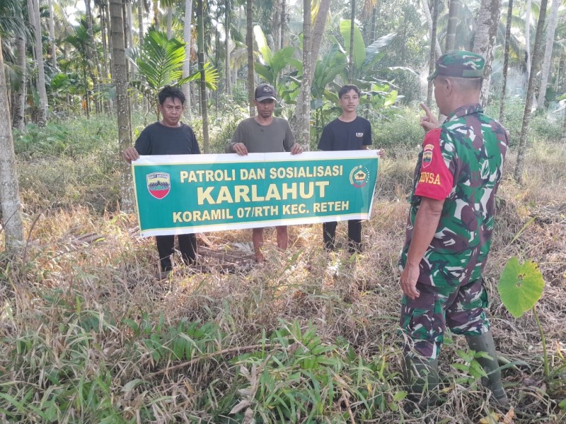 Babinsa Koramil 07/Reteh Gelar Patroli Karhutla, Pastikan Keamanan dan Keselamatan Masyarakat