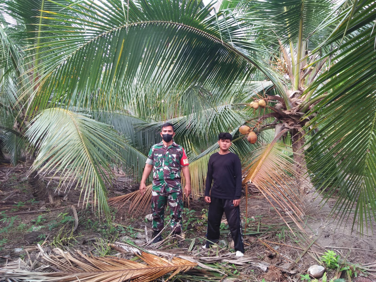 Babinsa Koramil 04/Kuindra Terapkan Patroli Rutin dan Sosialisasi Karlahut