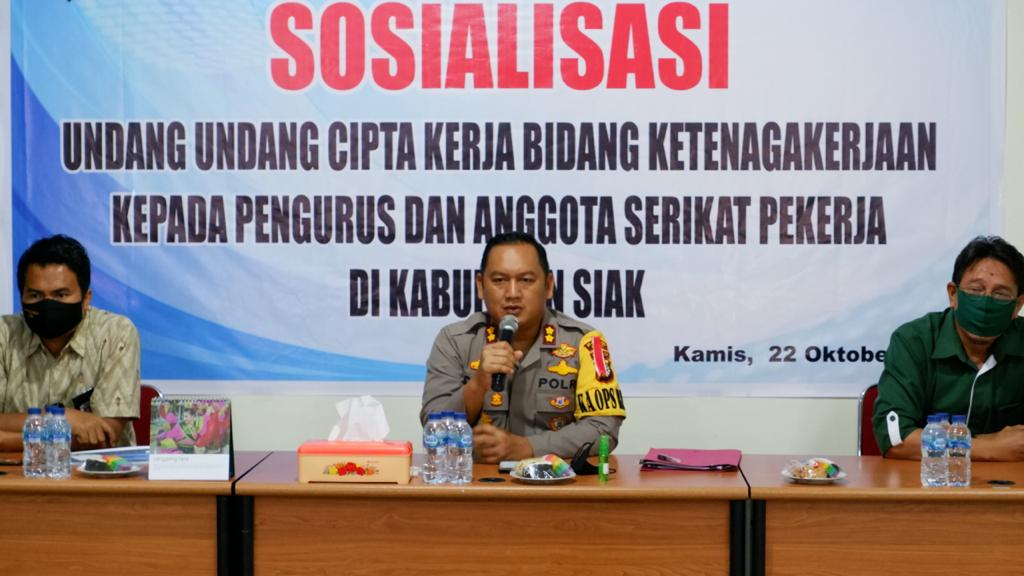 Disnakertrans Kabupaten Siak Bersama Polres Siak Sosialisasikan Undang Undang Cipta Kerja