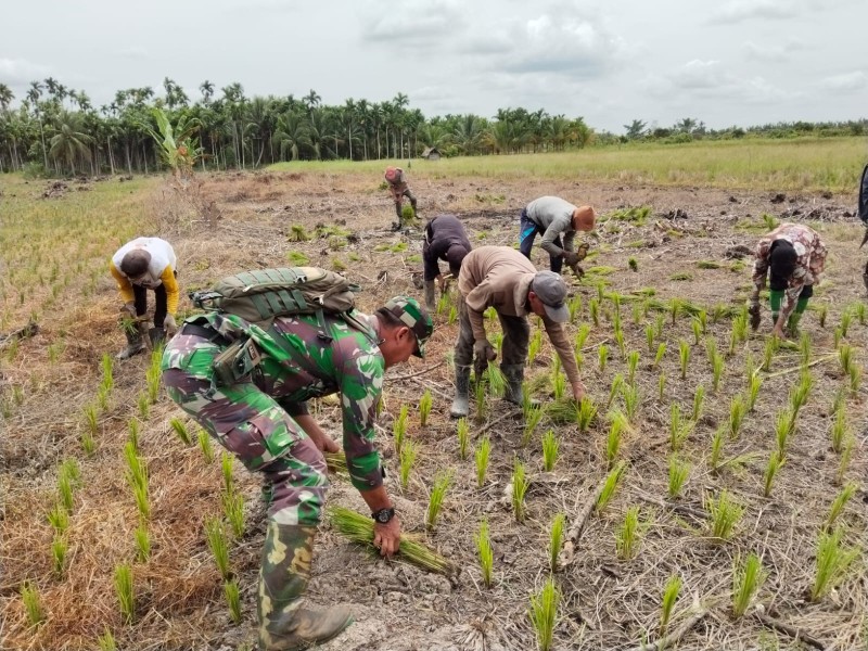 Babinsa Koramil 07/RTH: Kami Siap Jaga Keamanan dan Ketertiban