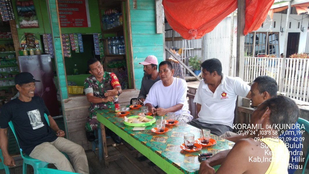 Babinsa Koramil 04/Kuindra Berdiskusi Bersama Warga Binaan Melalui Komsos