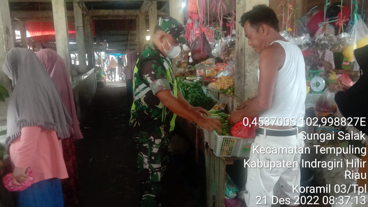 Babinsa 03/TPL Blusukan Ke Pasar Tradisional Sungai Salak