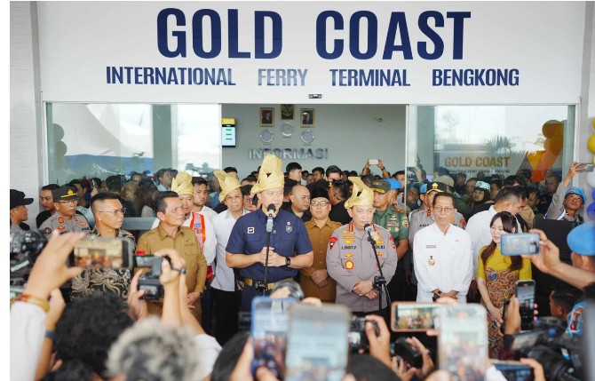 Kapolri Bersama Menko Infrastruktur Dan Pembangunan Kewilayahan Resmikan Pelabuhan Ferry Internasional Gold Coast Bengkong