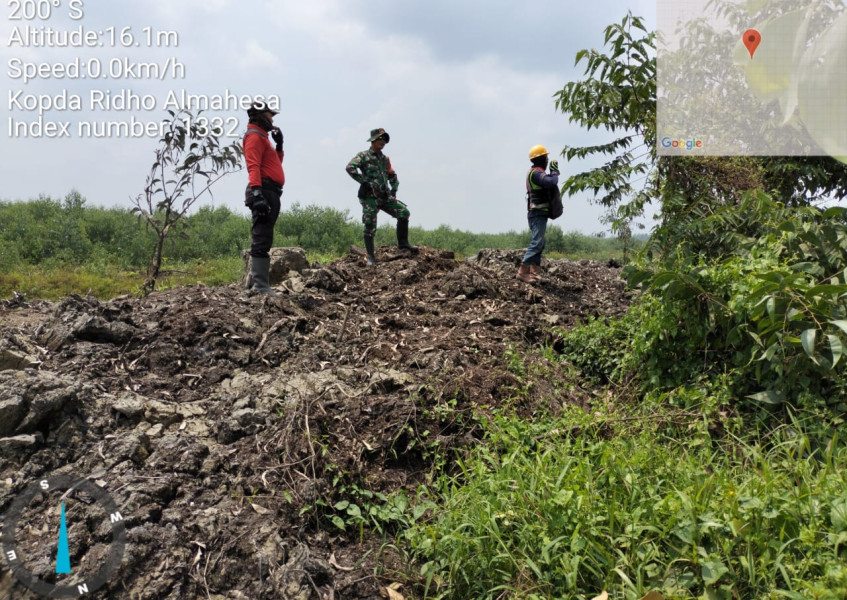 Antisipasi Karhutla, Babinsa 05/Gas Kopda Ridho Cek Titik Hotspot di Desa Rambaian