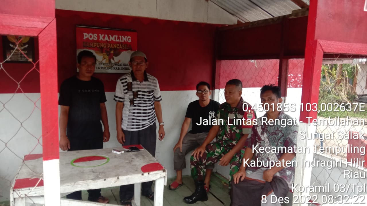 Babinsa Koramil 03/TPL Sertu Mardia Komsos di Kampung Pancasila