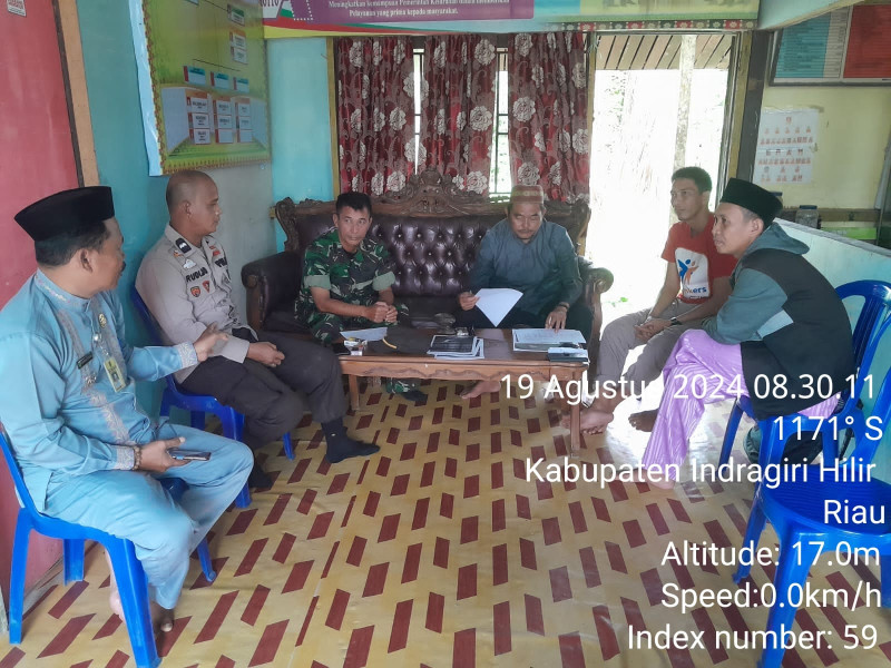 Dengan Komsos, Koramil 07/Reteh Jalin Silaturahmi Antar Sesama