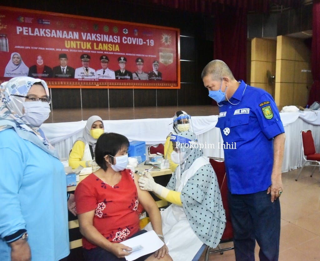 Syamsuddin Uti Tinjau Pelaksanaan Vaksinasi di Engku Kelana