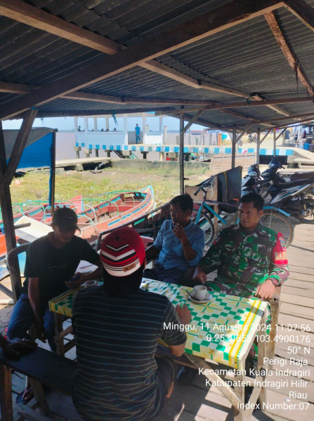 Ciptakan Kebersamaan Melalui Komsos Bersama Babinsa Koramil 04/Kuindra dan Warga