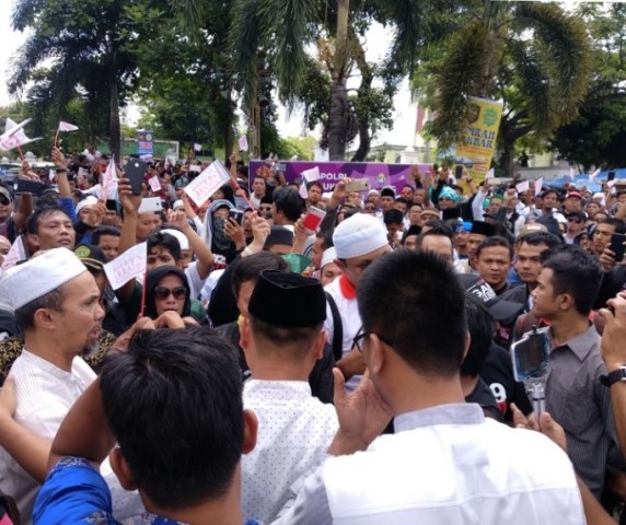 Massa #2019Ganti Presiden di Pekanbaru Longmarch Menuju Polda Riau     