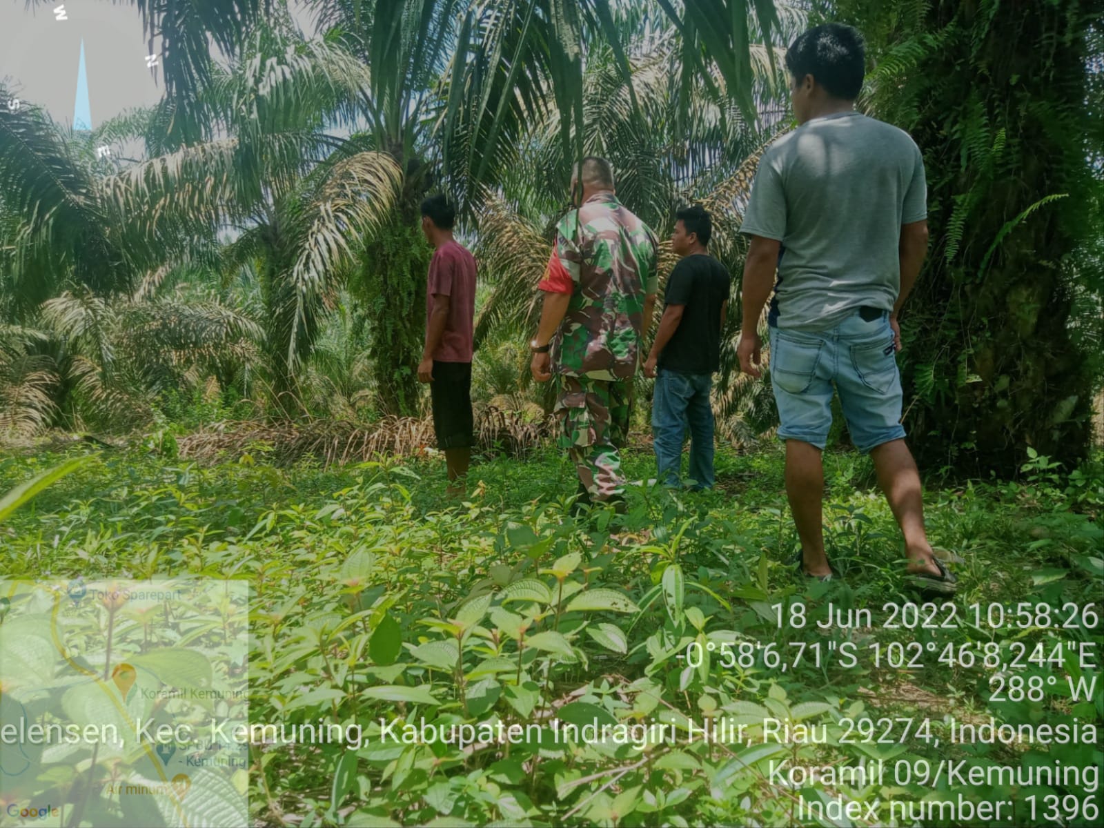 Babinsa Koramil 09/Kemuning Tetap Lakukan Patroli dan Sosialisasi Karlahut di Wilayah Binaan