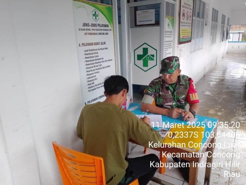 Babinsa Koramil 04/Kuindra, Memberikan Pelayanan Kesehatan kepada Masyarakat di Bulan Suci Ramadhan