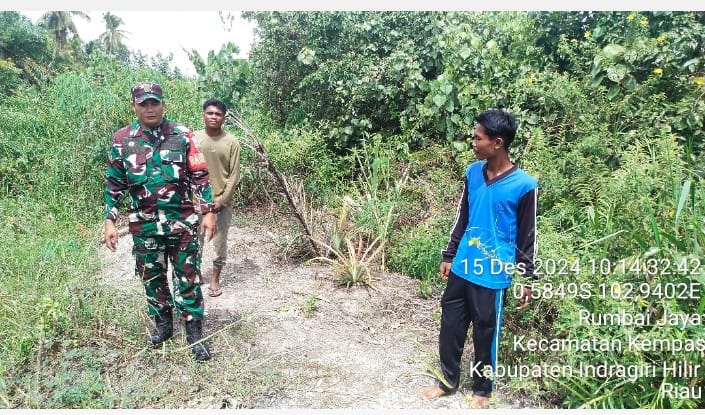 Pantau Wilayah, Babinsa Koramil 03/Tpl Kembali Laksanakan Patroli Karhutla