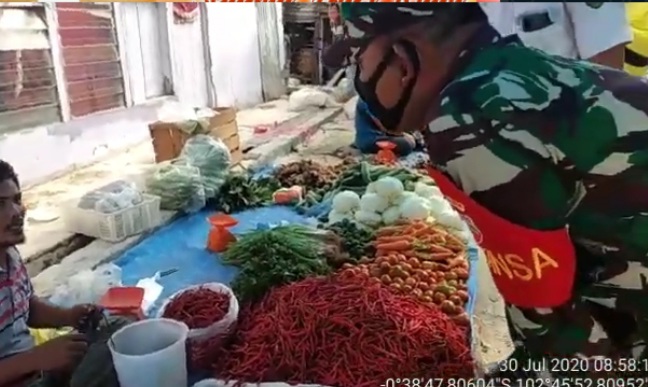 [Video] Pasar Desa Pengalihan Keritang Jadi Target Penegakkan Disiplin oleh Koramil 09/Kemuning