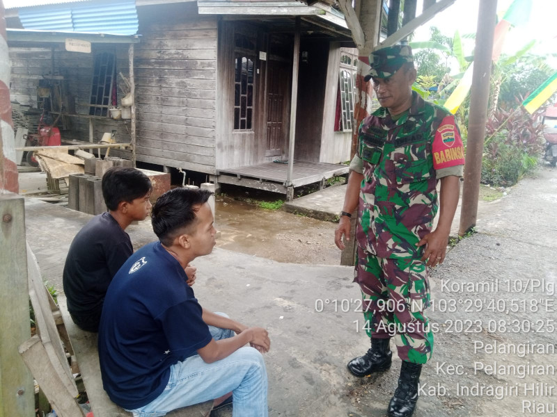 Koramil 10/Pelangiran Berikan Arahan dan Informasi Kepada Pemuda Terkait Perkembangan Di Wilayah