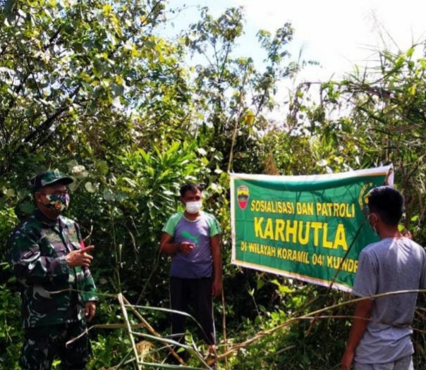Lakukan Patroli Karhutla di Sungai Piyai, Babinsa Koramil 04/Kuindra Sampaikan Hal Ini...