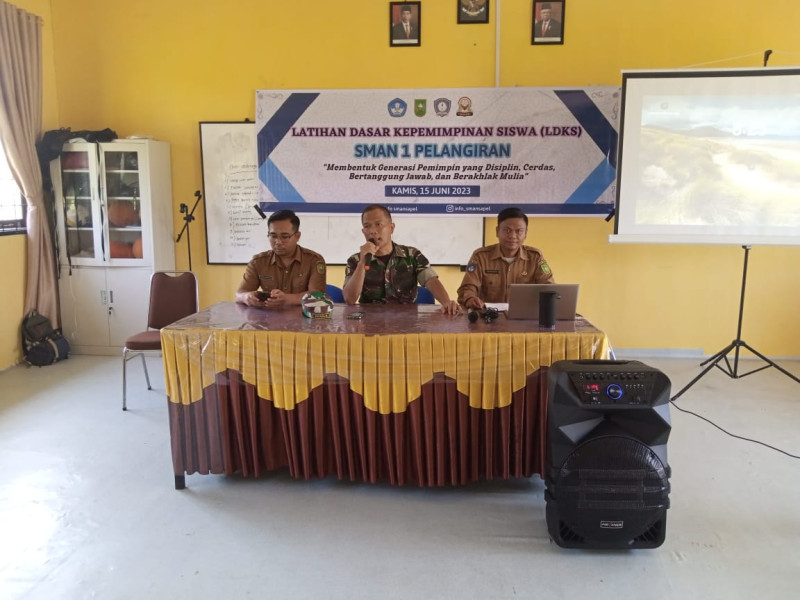 Berikan Pemahaman Terkait Latihan Dasar Kepemimpinan Siswa Bersama Danramil Pelangiran