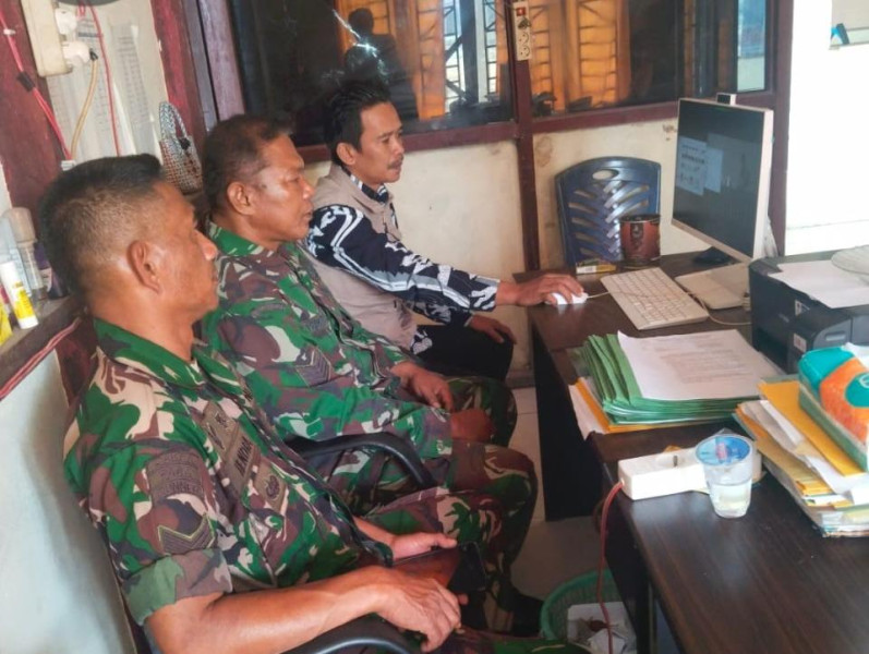 Terus Aktif Lakukan Komsos Bersama Perangkat Desa Menjadikan Hubungan Kerja Antara Babinsa 03/Tpl Dan Aparat Desa Semakin Solid