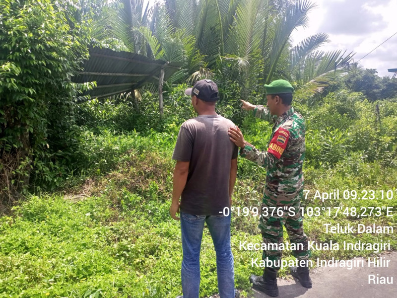 Cegah Kebakaran Bersama Babinsa Koramil 04/Kuindra di Binaan