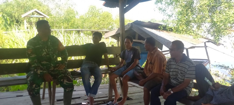 Sinergi Babinsa 03/Tpl dan Masyarakat Desa Mumpa: Membangun Hubungan yang Kuat dan Harmonis