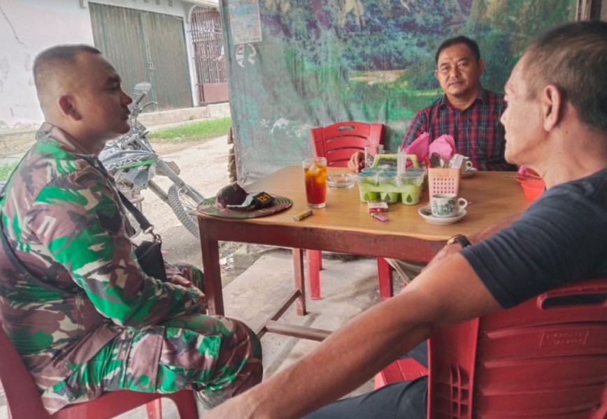 Bertujuan Untuk Mempererat Hubungan, Serka Ferry Barus Laksanakan Komsos Bersama Masyarakat Desa