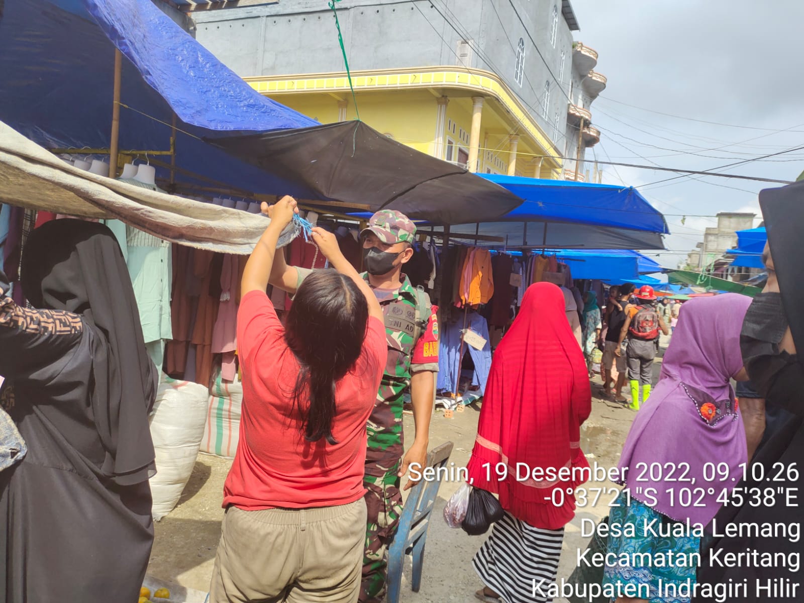 Babinsa Koramil 09/Kemuning Laksanakan Kegiatan Sosialisasi Prokes