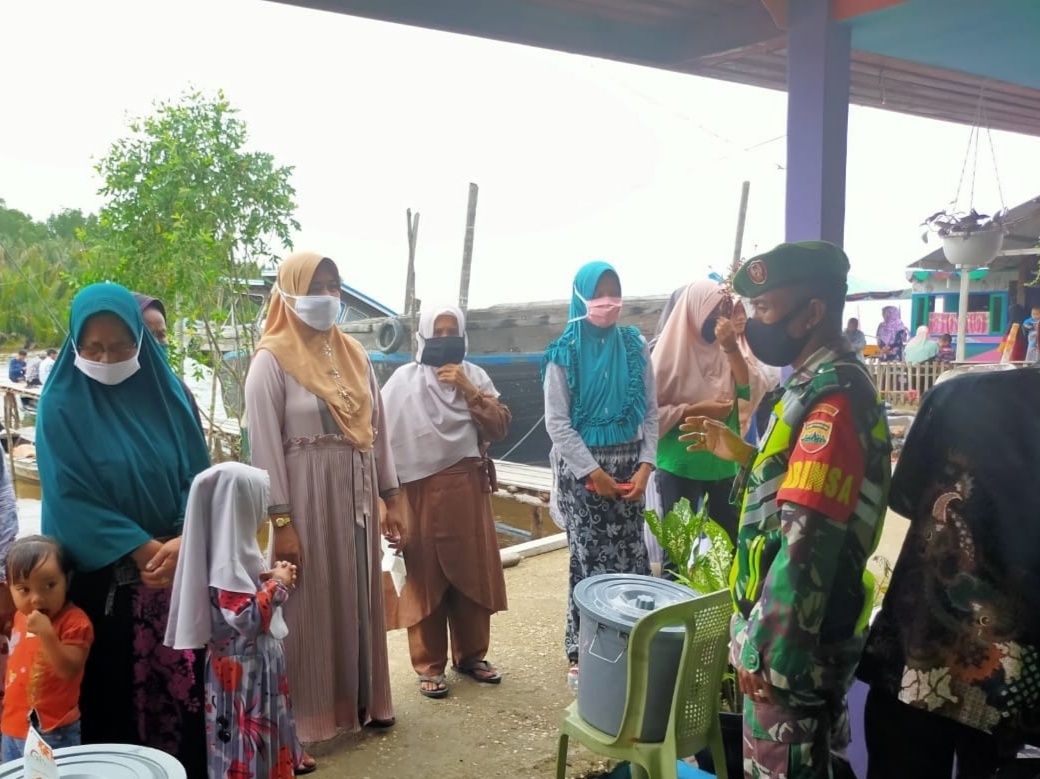 Lakukan Penegakan Protkes di Concong Dalam, Ini Pesan Serda Asrion