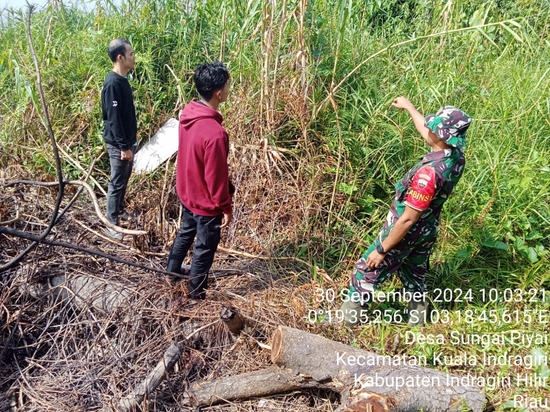 Babinsa Koramil 04/Kuindra Bersama Warga Giat Lakukan Pencegahan Karhutla