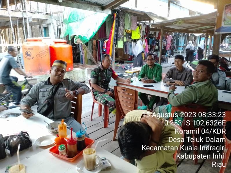 Pupuk Jiwa Nasionalisme Pada Perayaan HUT RI, Babinsa Koramil 04/Kuindra Terus Jalin Silaturahmi dan Hubungan Baik