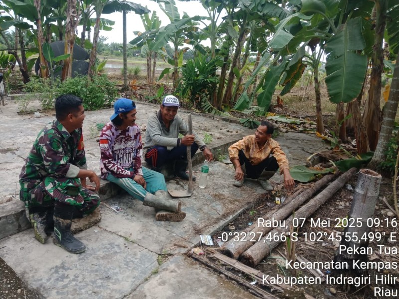 Babinsa Koramil 03/Tpl Serda Riko Saputra, Himbau Kesadaran Masyarakat untuk Menjaga Kebersihan dan Keamanan