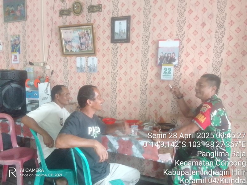 Meningkatkan Kepedulian Masyarakat, Babinsa Koramil 04/Kuindra Laksanakan Komsos