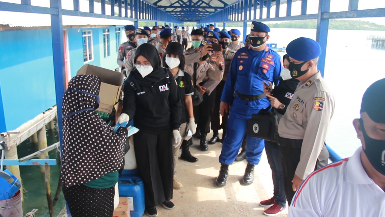 Ditpolairud Polda Kepri Gelar Bakti Kesehatan di Belakang Padang Batam