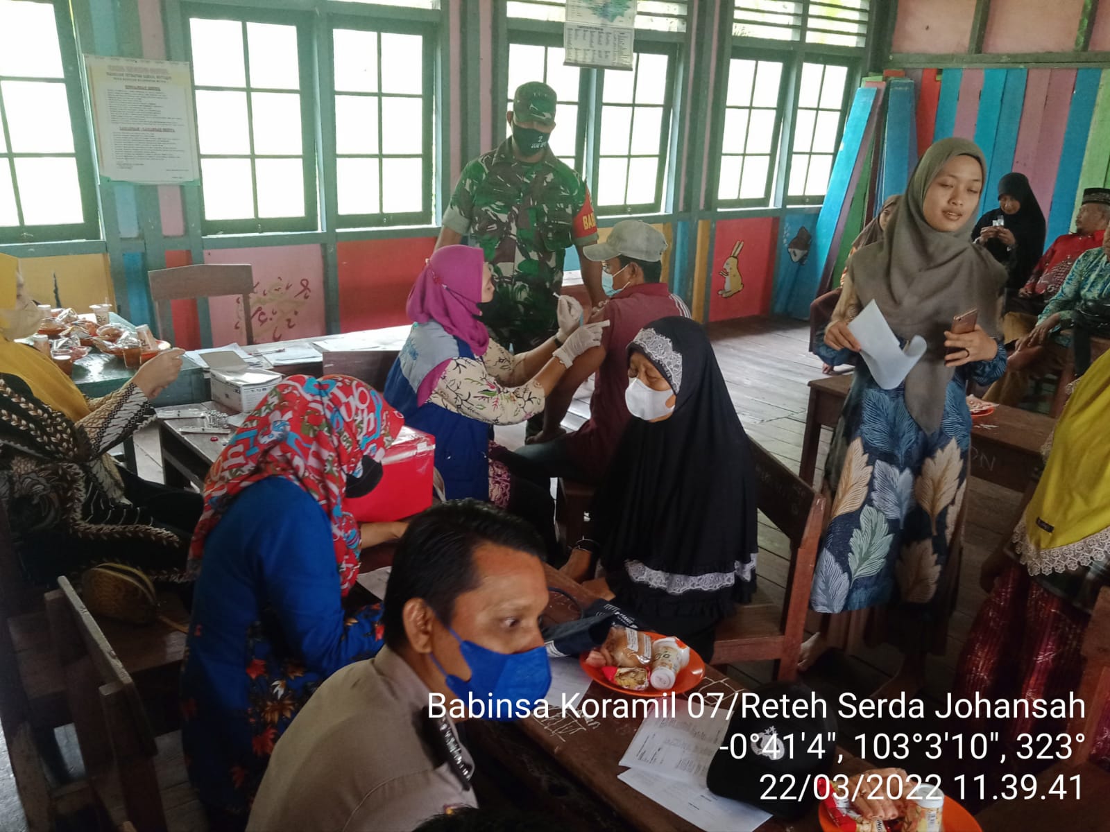 Koramil 07/Reteh Laksanakan Suntik Vaksin di SDN 034 Desa Sanglar