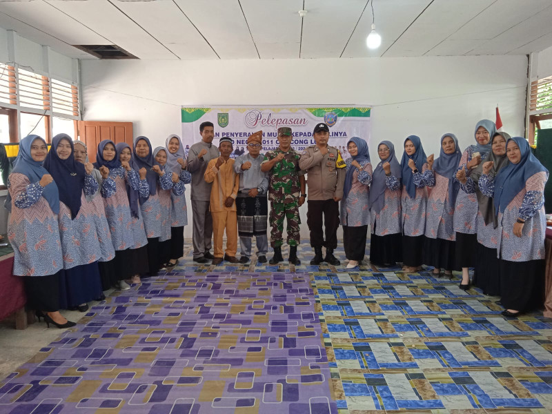 Danpos Concong Pelda Sri Wahyono  Berikan Semangat Para Siswa Saat Pelepasan SDN 011 Kelurahan Concong Luar