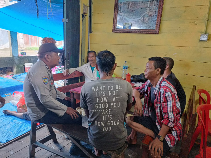 Babinkamtibmas Aiptu Edysah Putra Bangun Terus Laksanakan Patroli Sambang Pasar di Wilayah Binaan