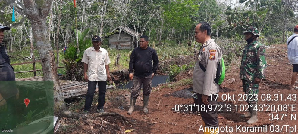 Babinsa 03/Tpl Dan Bhabinkamtibmas Polsek Kempas Tinjau Lokasi Titik Hotspot